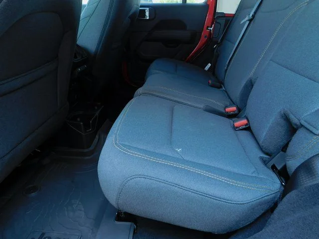 2025 Jeep Wrangler 4-Door Sahara - Photo 21