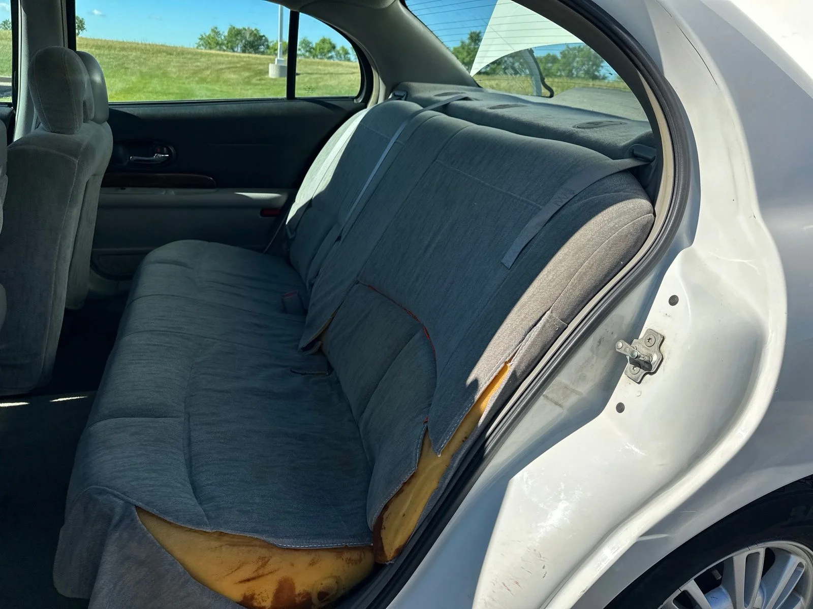 Used 2005 White Buick Custom image 20