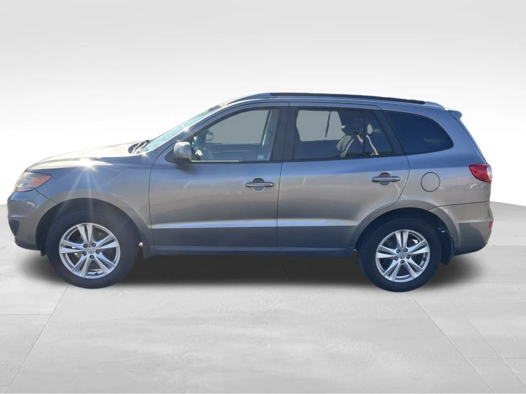 Used 2011 Gray Hyundai SE image 2