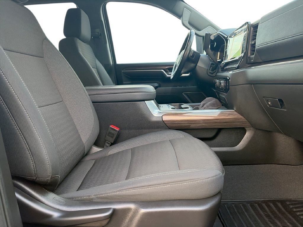 Used 2025 Sterling Gray Metallic Chevrolet LT image 29