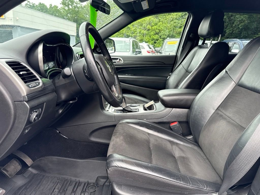 Used 2021 White Jeep Laredo X image 9
