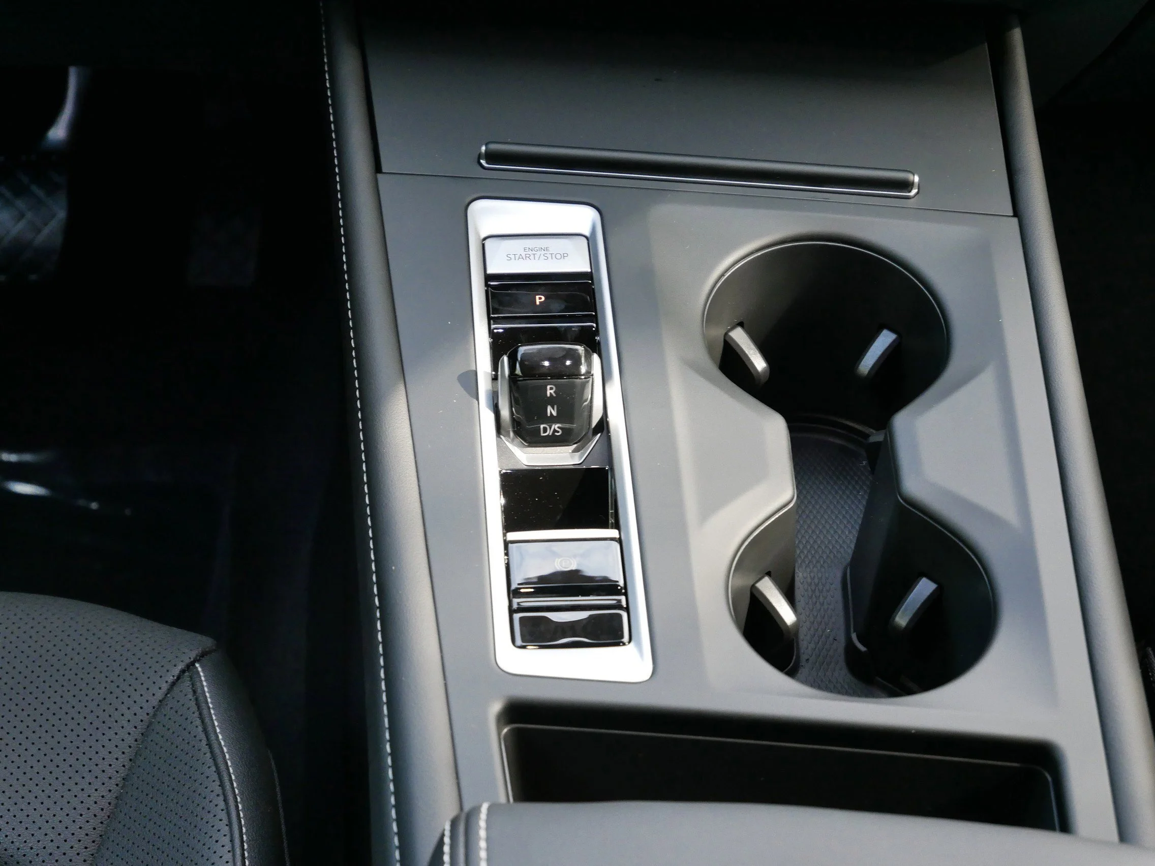 New 2026 Deep Black Pearl Volkswagen 2.0T SE image 11