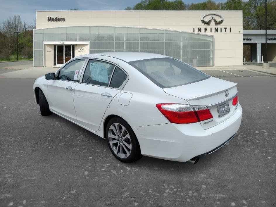 Used 2014 White Orchid Pearl Honda Sport image 5