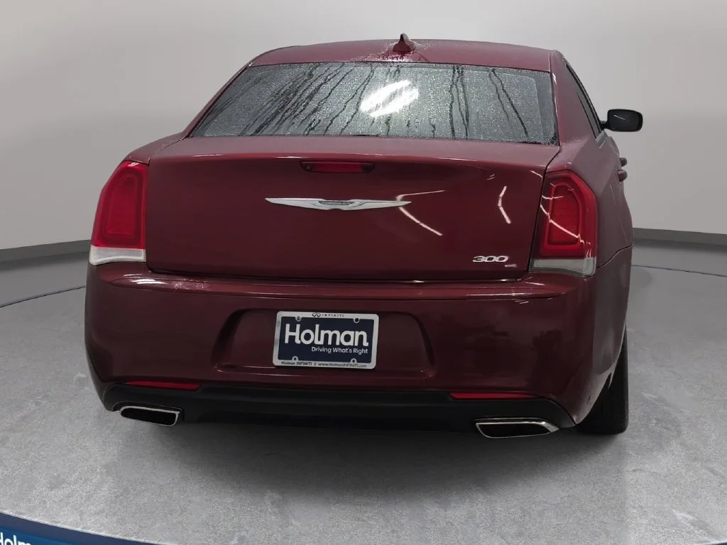 Used 2018 Velvet Red Pearlcoat Chrysler Touring image 7