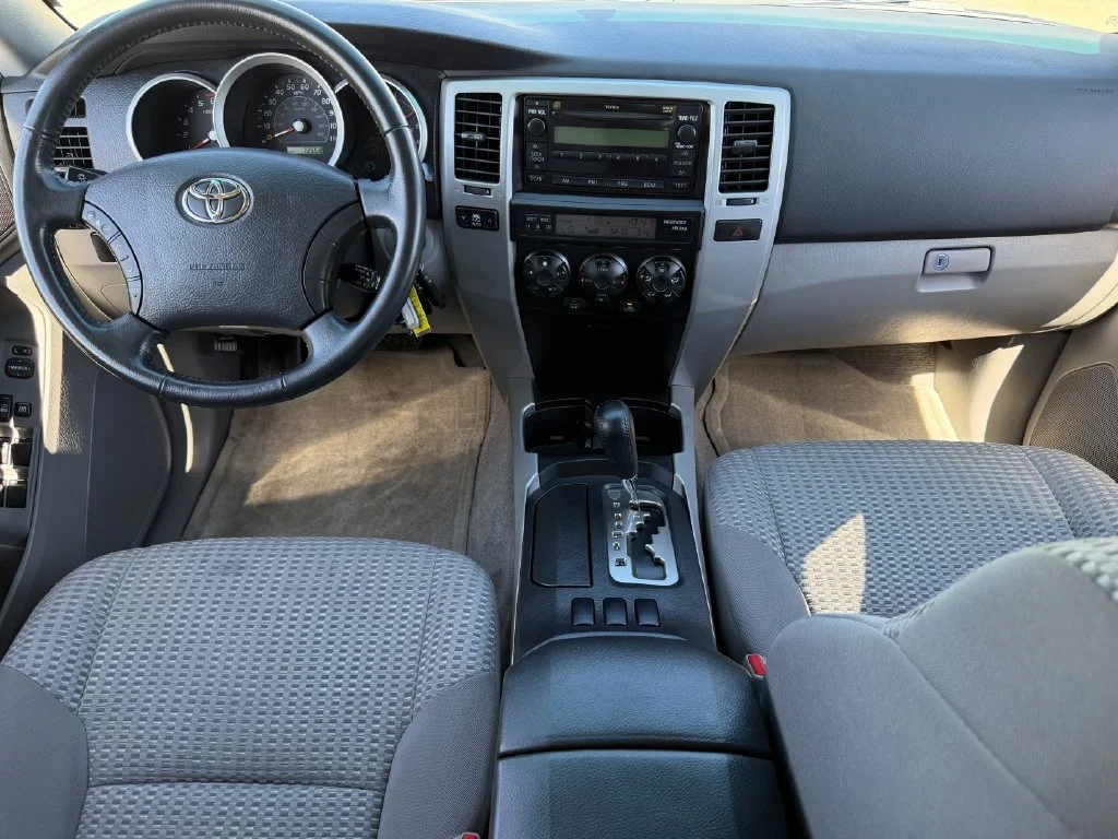 Used 2008 Silver Toyota SR5 image 10