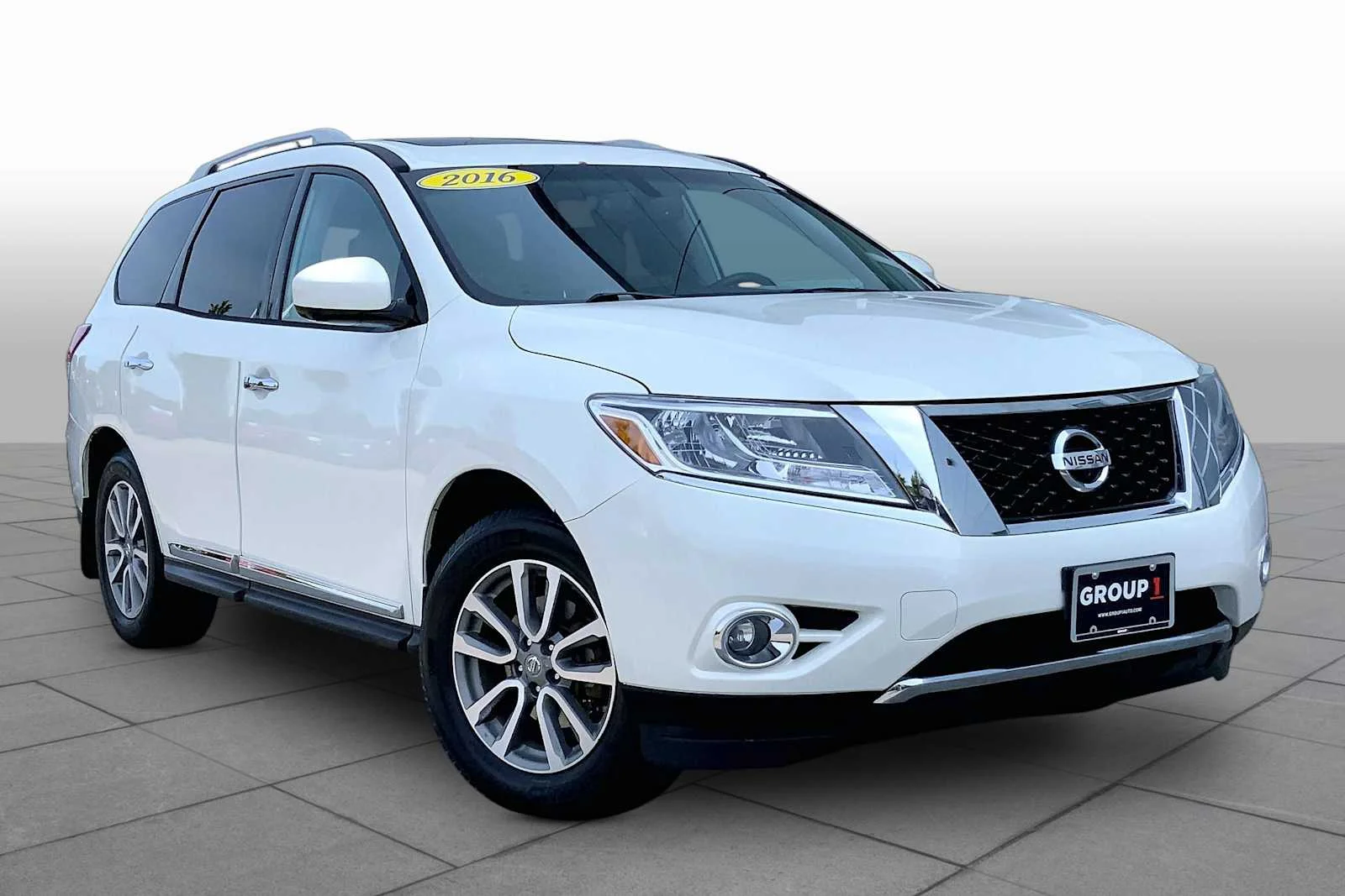 Used 2016 Pearl White Nissan SL image 2