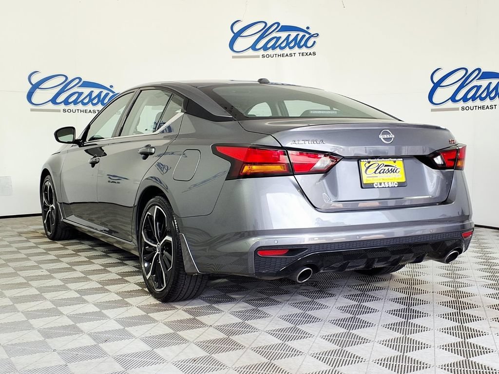 Used 2025 Gun Metallic Nissan SR image 2