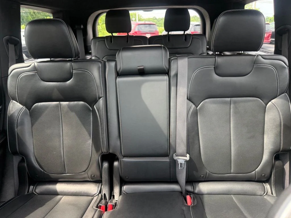 Used 2021 White/off-white Jeep Overland image 34