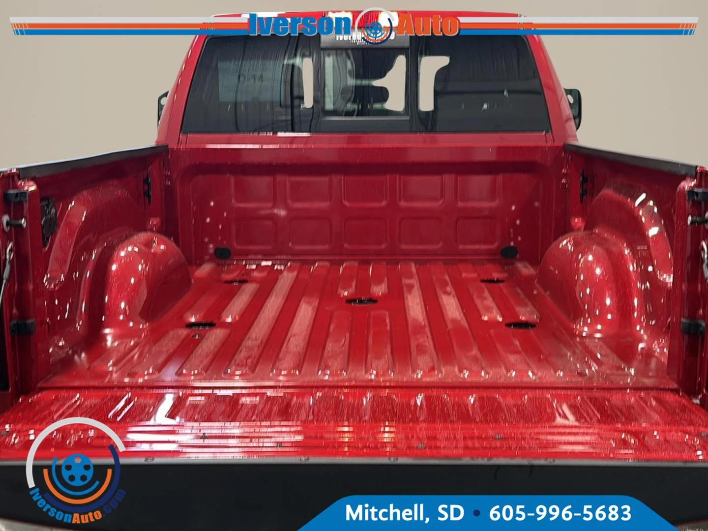 New 2027 Molten Red Pearl-Coat Exterior Paint RAM Tradesman image 28