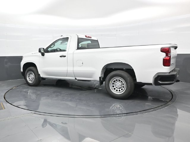 New 2026 Summit White Chevrolet WT image 4