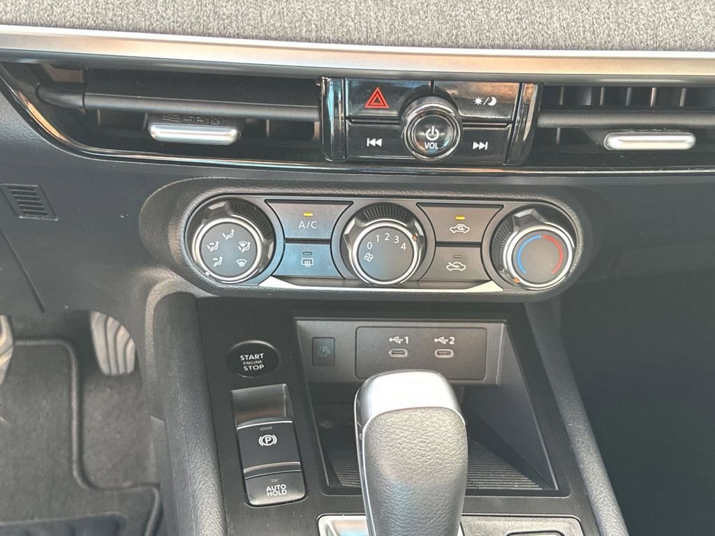 Used 2025 Brown Nissan SV image 18