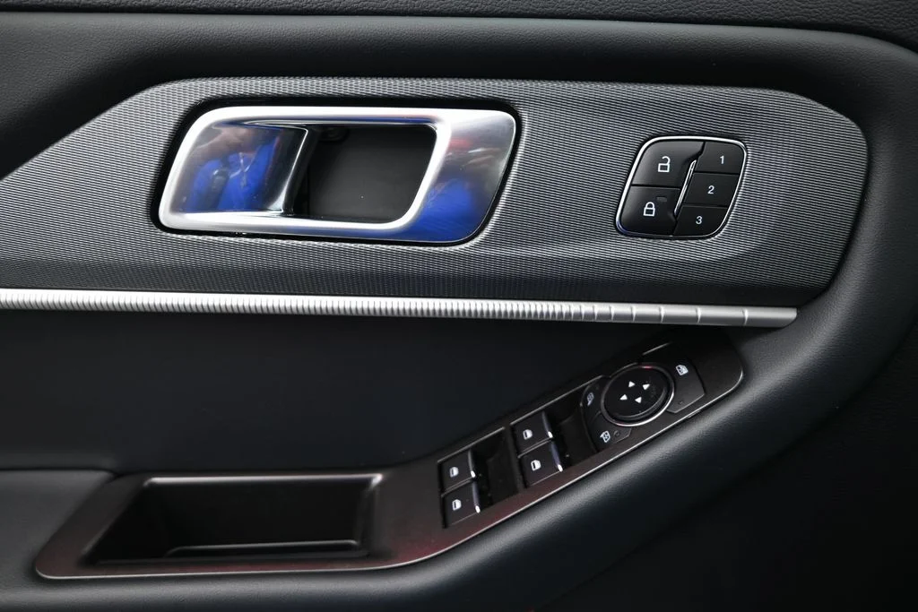 New 2026 Star White Metallic Tri-Coat Ford ST-Line image 16