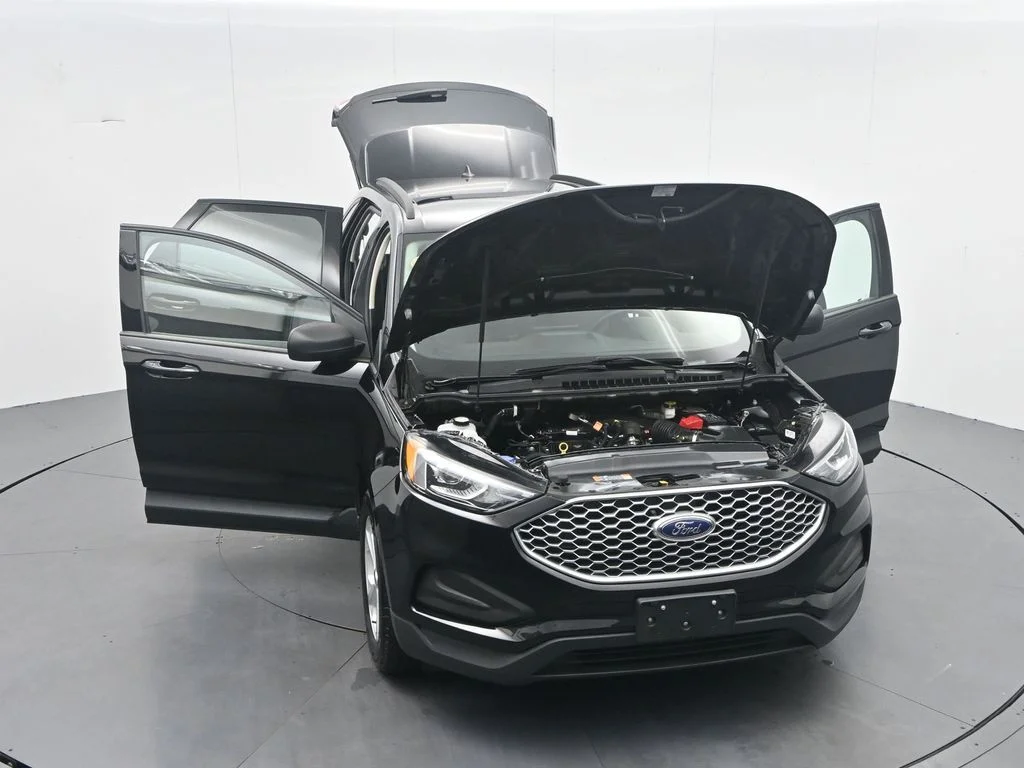 Used 2023 Black Metallic Ford SE image 47
