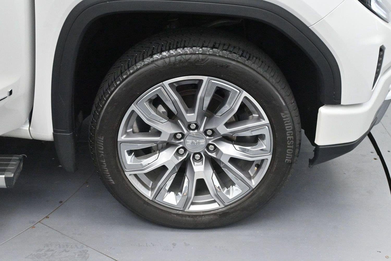 Used 2024 White Frost Tricoat GMC Denali image 38