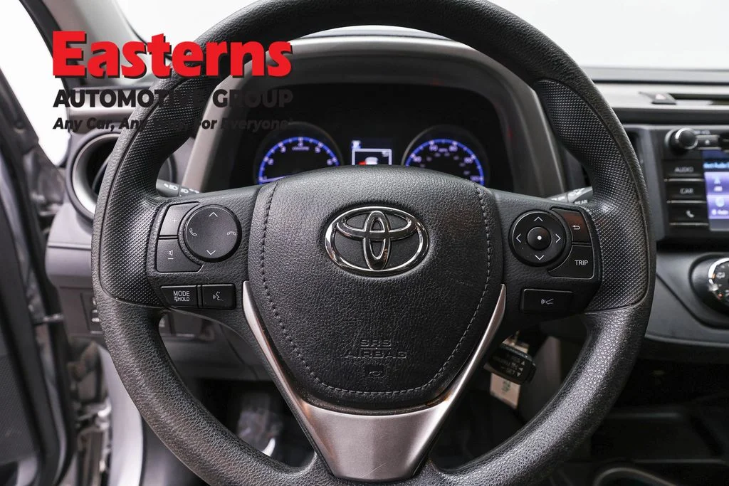 Used 2018 Silver Toyota LE image 10