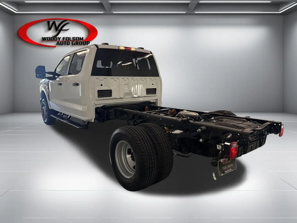 New 2027 Oxford White Ford F-350® XL image 8