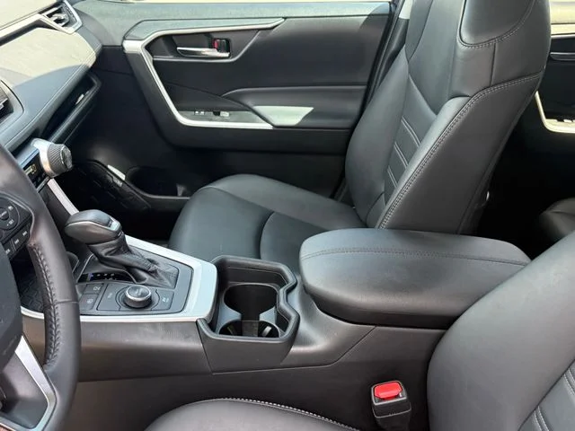 Certified Used 2021 BLUEPRINT Toyota XLE Premium image 9