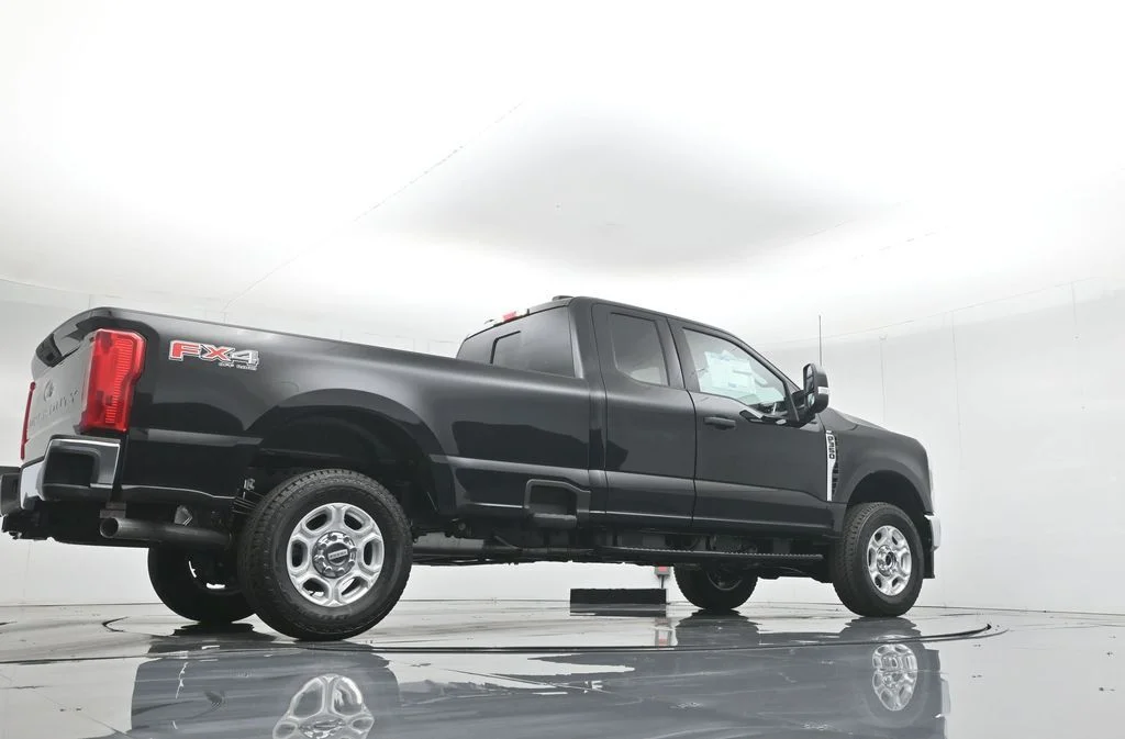 New 2026 Agate Black Metallic Ford XLT image 47