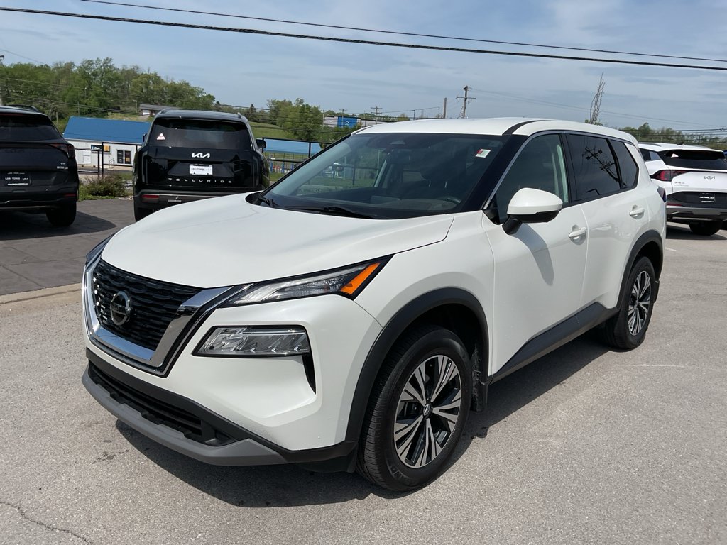 Used 2021 Pearl White Tricoat Nissan SV image 4