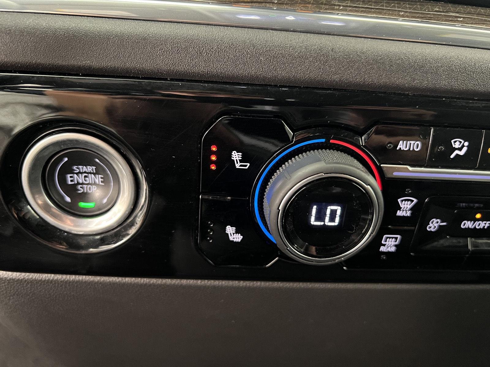 Used 2024 Summit White Chevrolet LT image 18