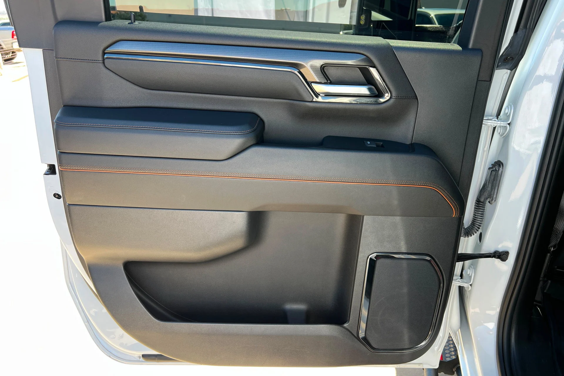 Used 2024 Summit White GMC AT4 image 18