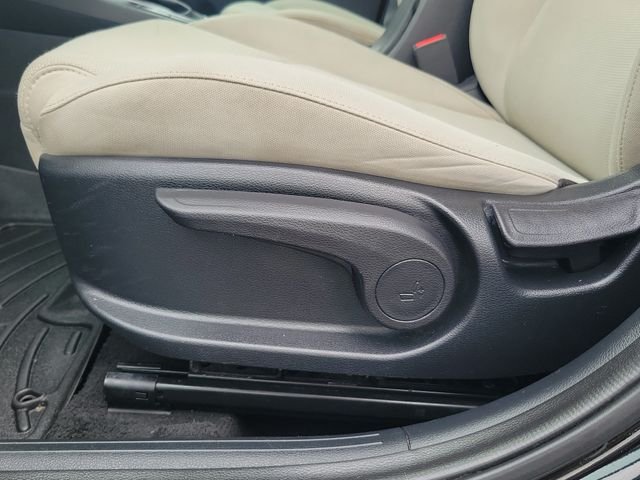 Used 2023 Black Kia LXS image 13
