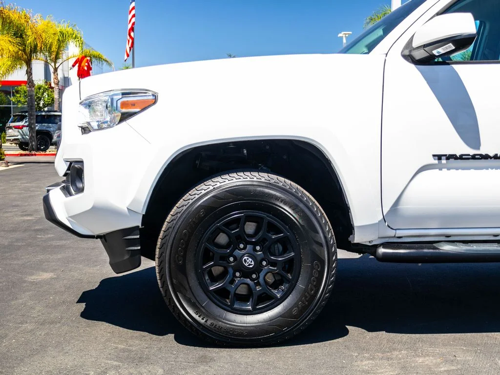 Used 2019 White Toyota SR5 image 5