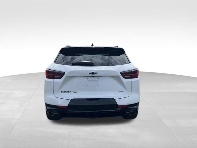 Used 2023 Iridescent Pearl Tricoat Chevrolet RS image 4