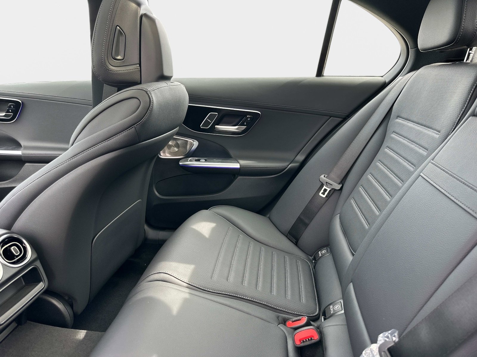 2025 Mercedes-Benz C-Class Sedan C 300 - Photo 13