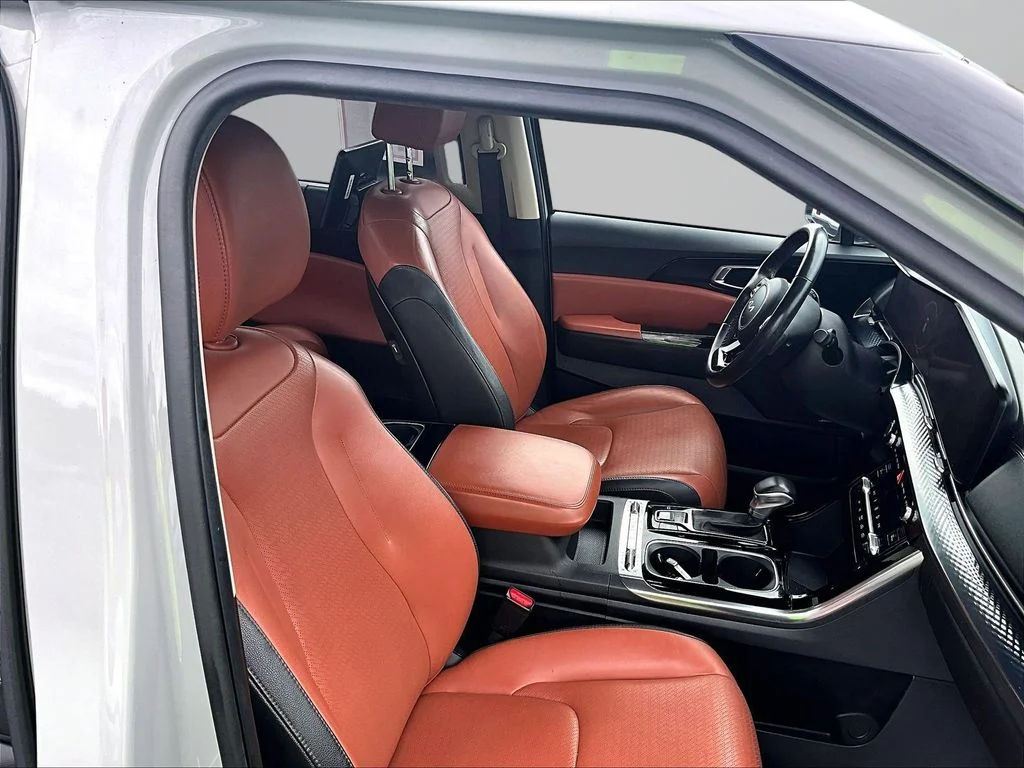 Used 2022 White Kia SX Prestige image 7