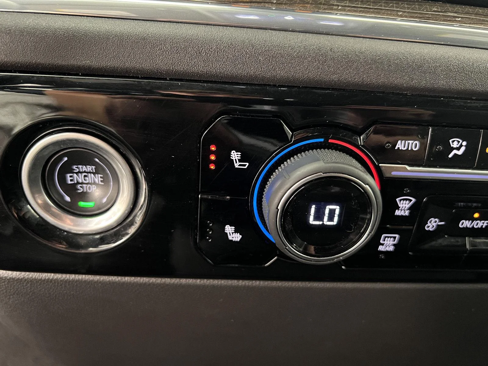 Used 2024 Summit White Chevrolet LT (2FL) image 18