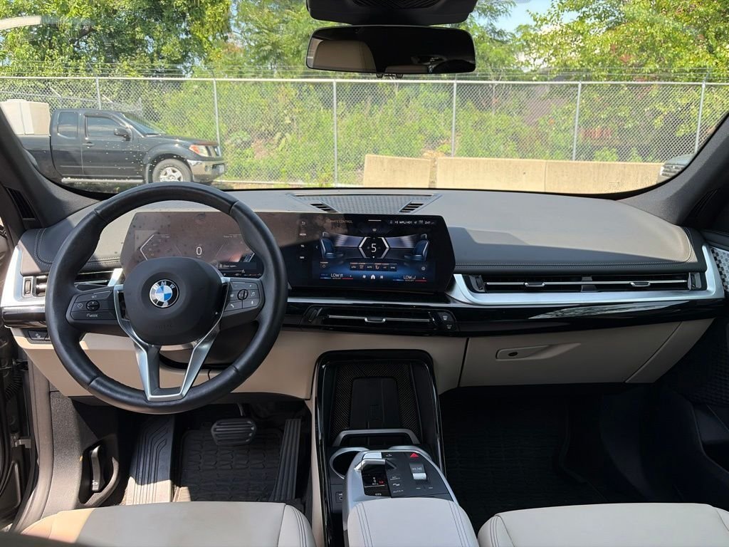 Used 2024 Silver BMW xDrive28i image 11