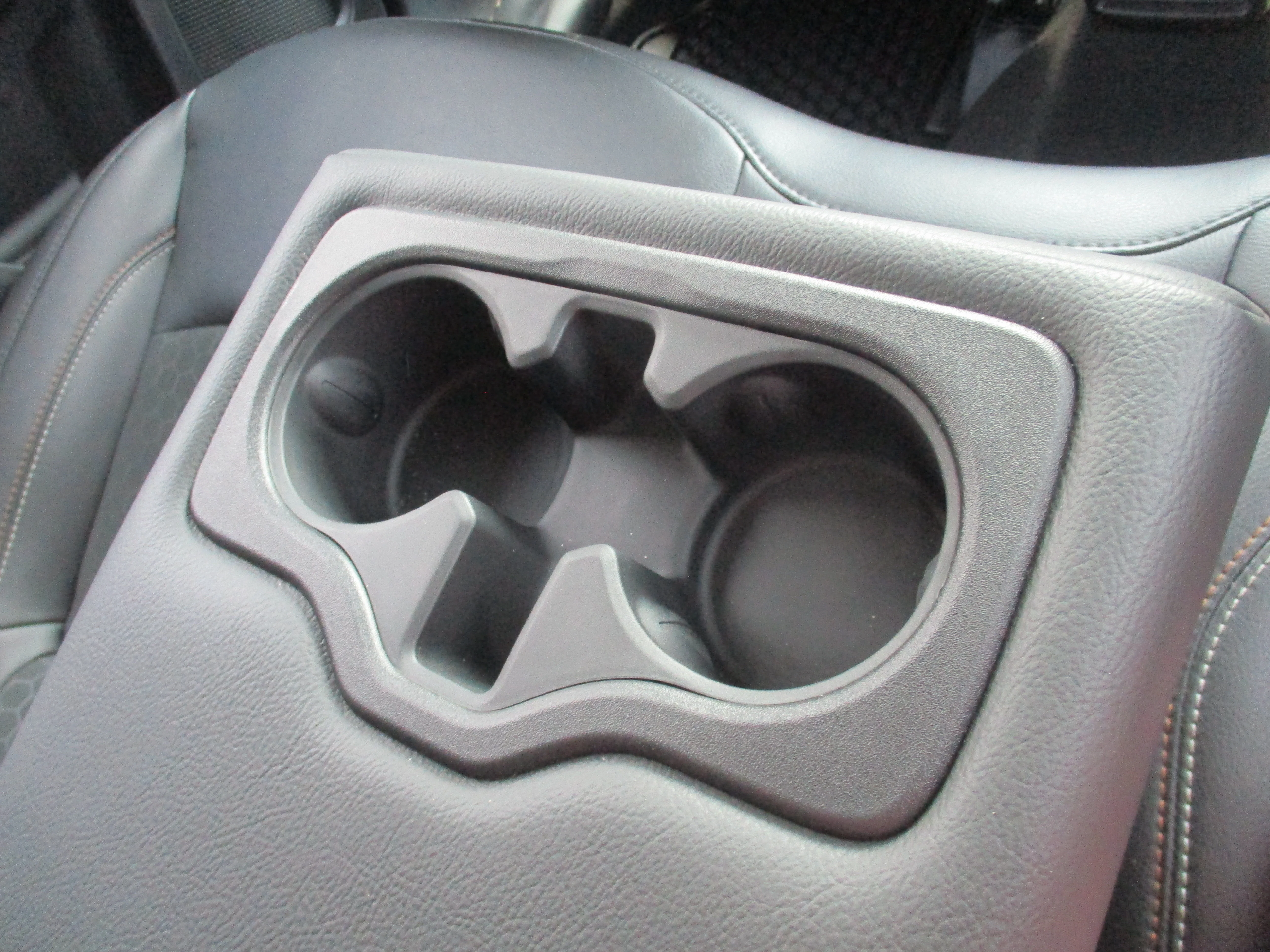 Used 2020 White Clearcoat Jeep Latitude image 42