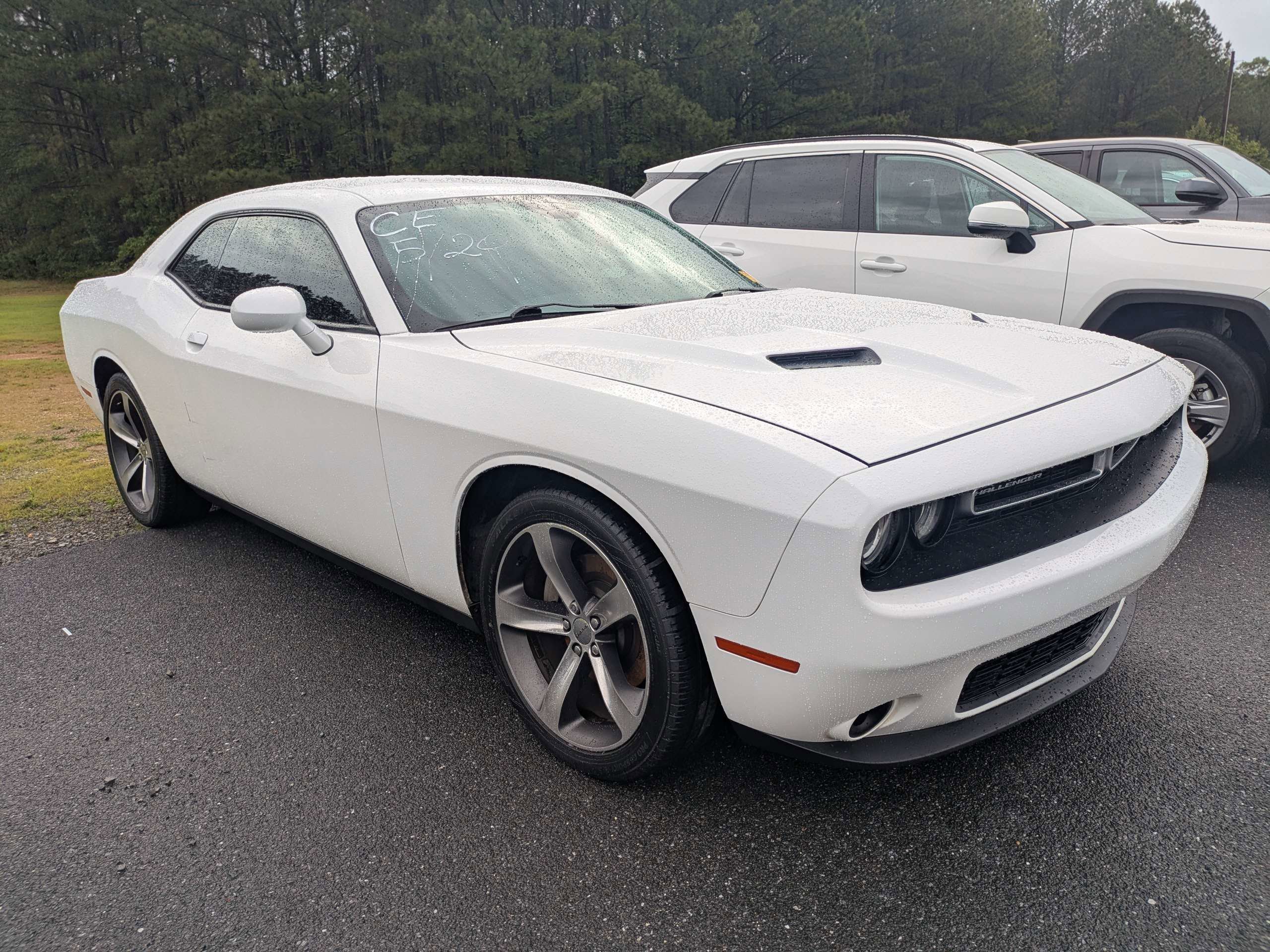 2015 Dodge Challenger SXT's photo