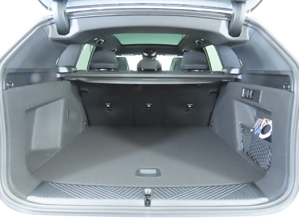 Used 2026 Gray Metallic BMW 30 xDrive image 29