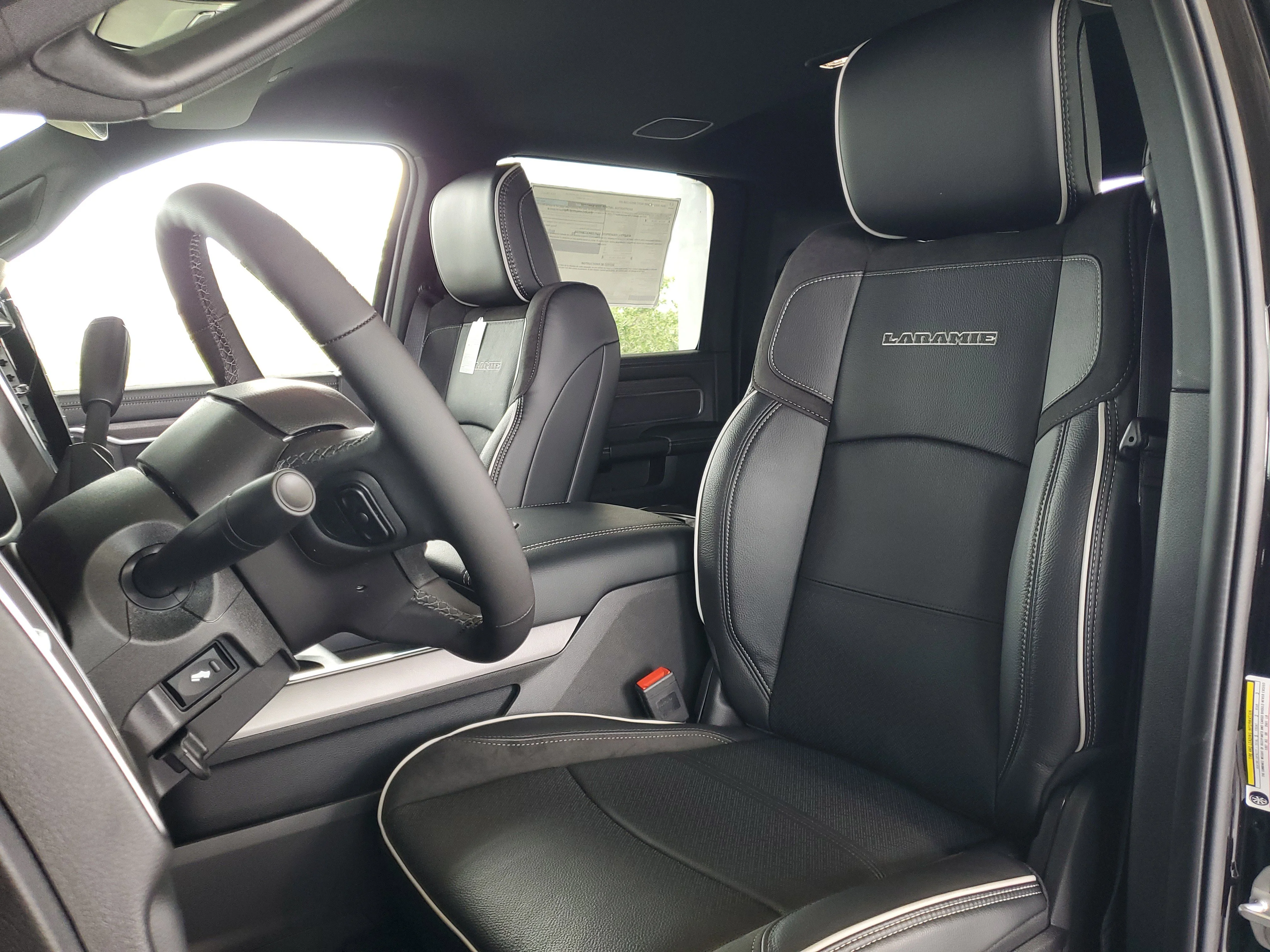 New 2026 Diamond Black Crystal Pearl-Coat Exterior Paint RAM Laramie image 18
