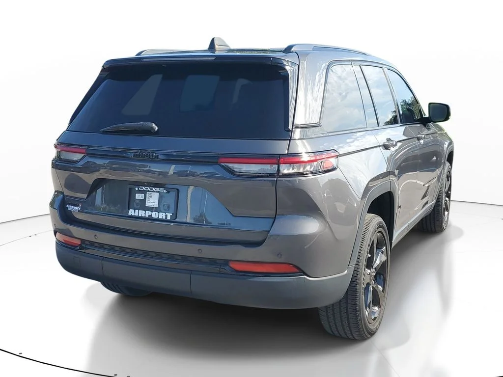 Used 2023 Gray Jeep Altitude X image 5