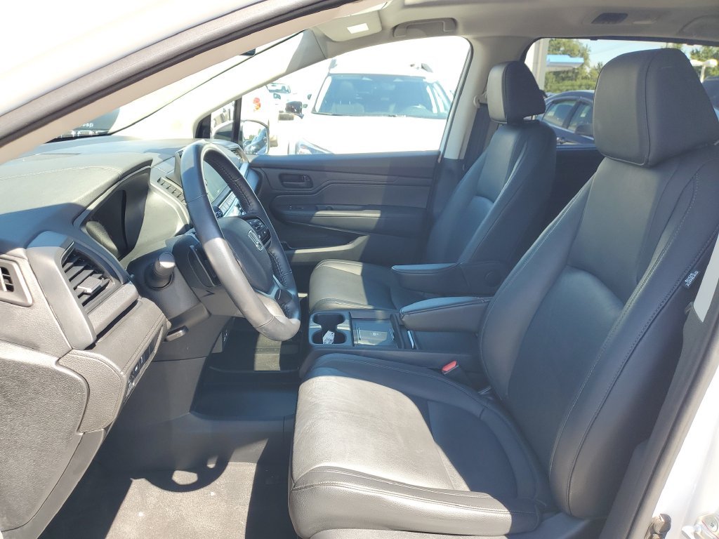Certified Used 2025 Platinum White Pearl Honda EX-L image 9