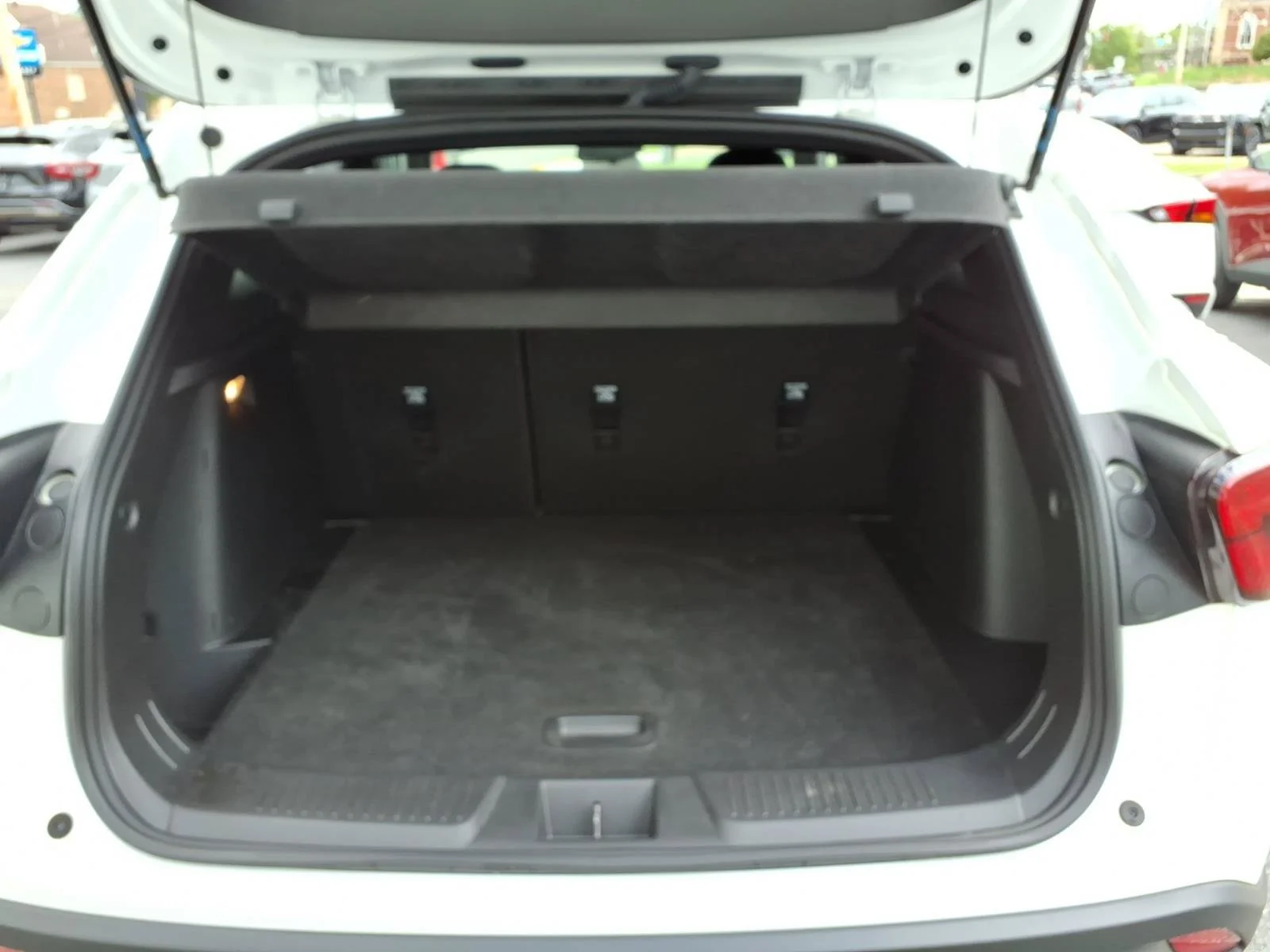 Used 2024 Summit White Chevrolet 2RS image 17