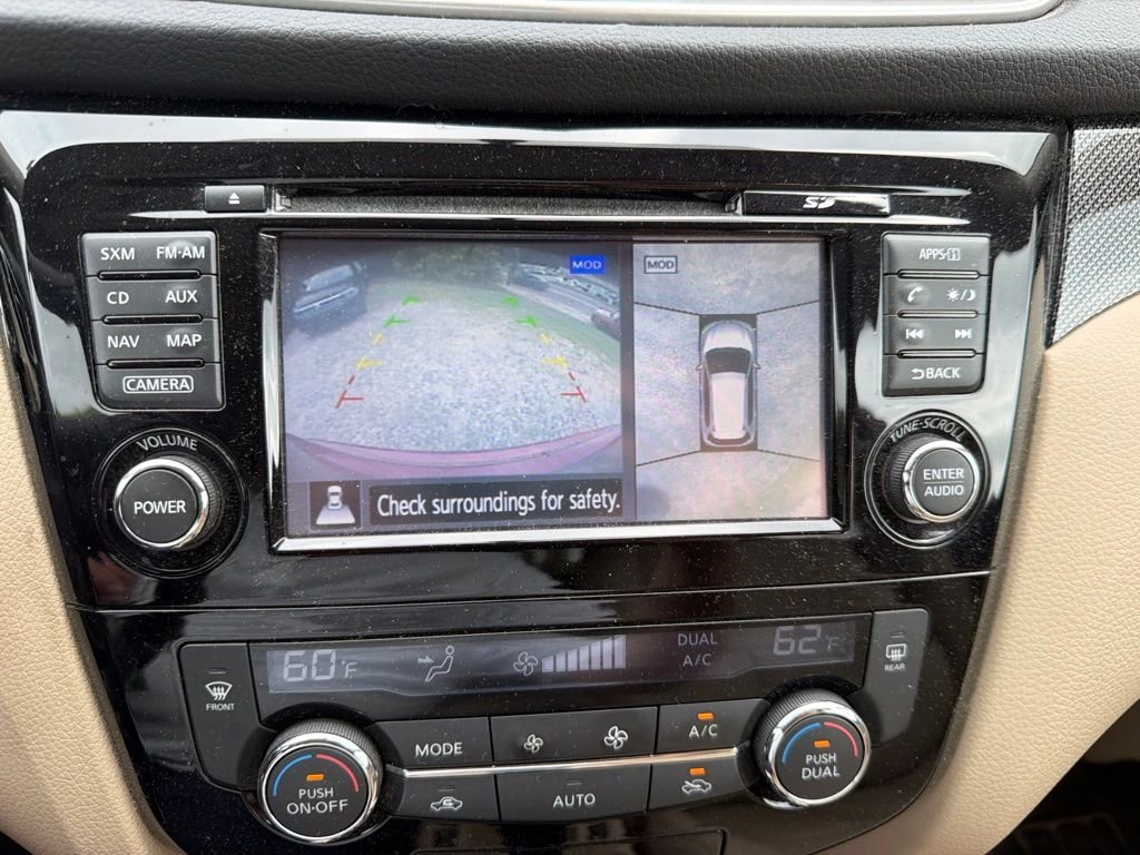 Used 2016 Red Nissan SL image 10