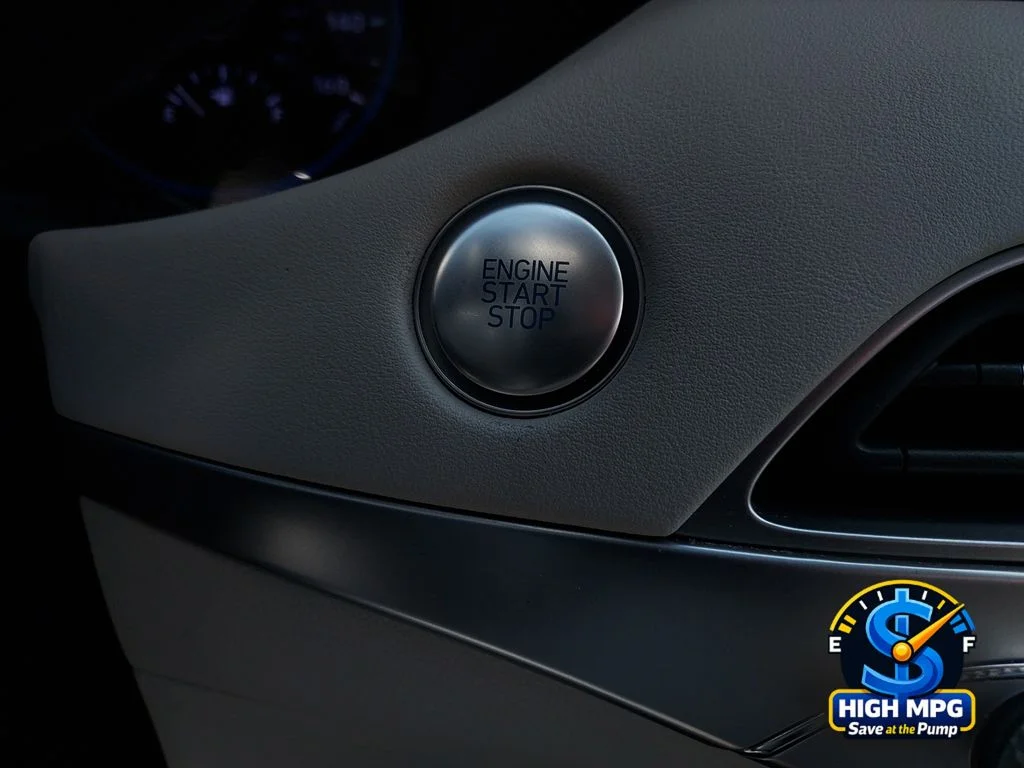 Used 2022 Black Hyundai SEL image 15