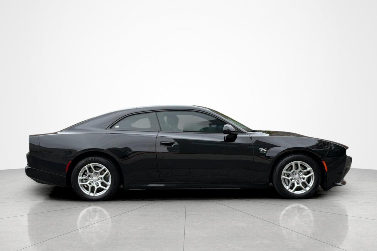 Used 2025 DIAMOND BLACK CRYST Dodge R/T image 6