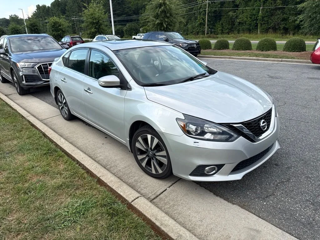 Used 2019 Silver Nissan SL image 3