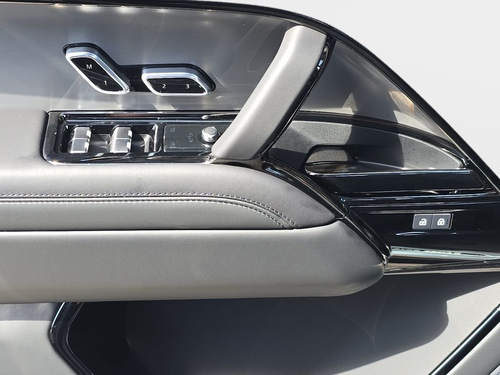 New 2026 Santorini Black Land Rover SE image 29