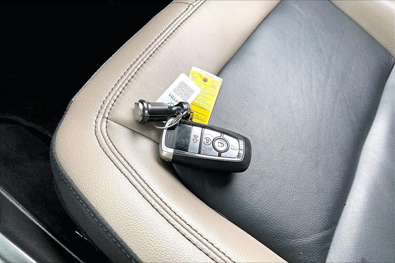 Used 2023 Cactus Gray Ford Wildtrak image 15
