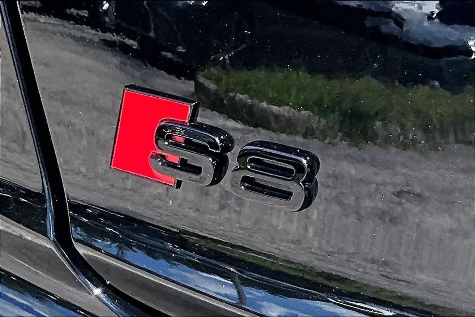Used 2022 Mythos Black Metallic Audi  image 10