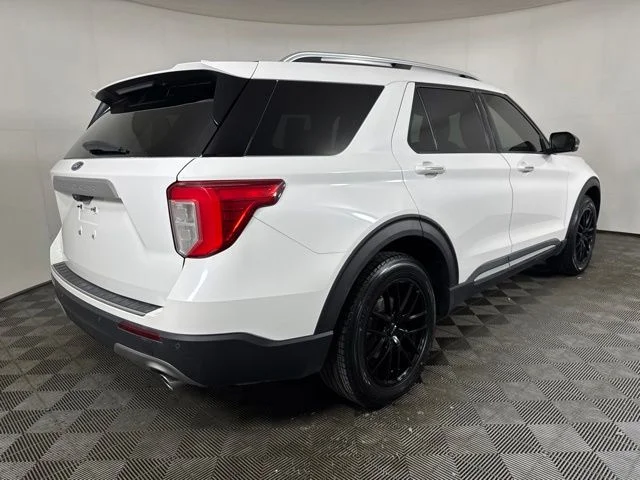 Used 2021 White Metallic Ford Limited image 3