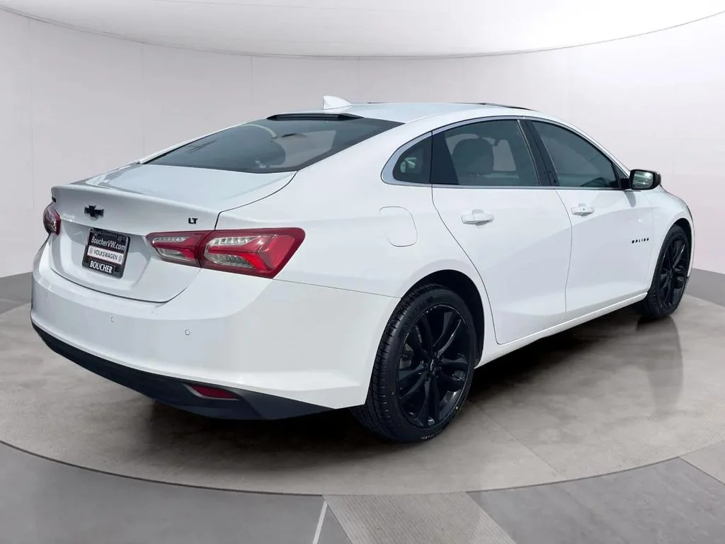 Used 2024 Summit White Chevrolet LT image 5