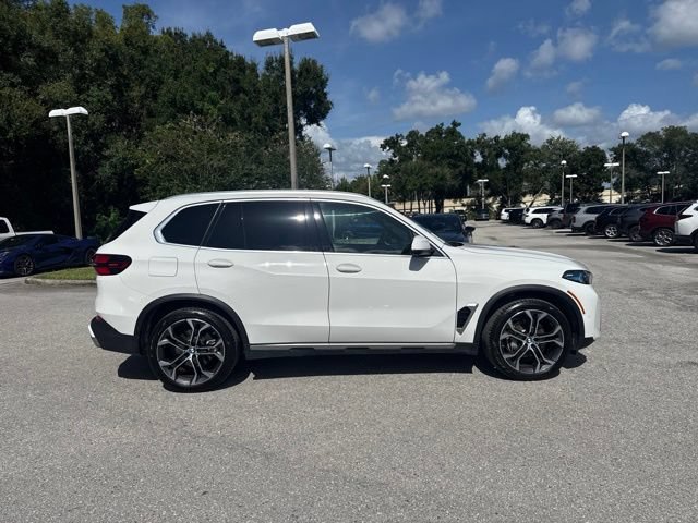 Used 2025 Alpine White BMW sDrive40i image 7