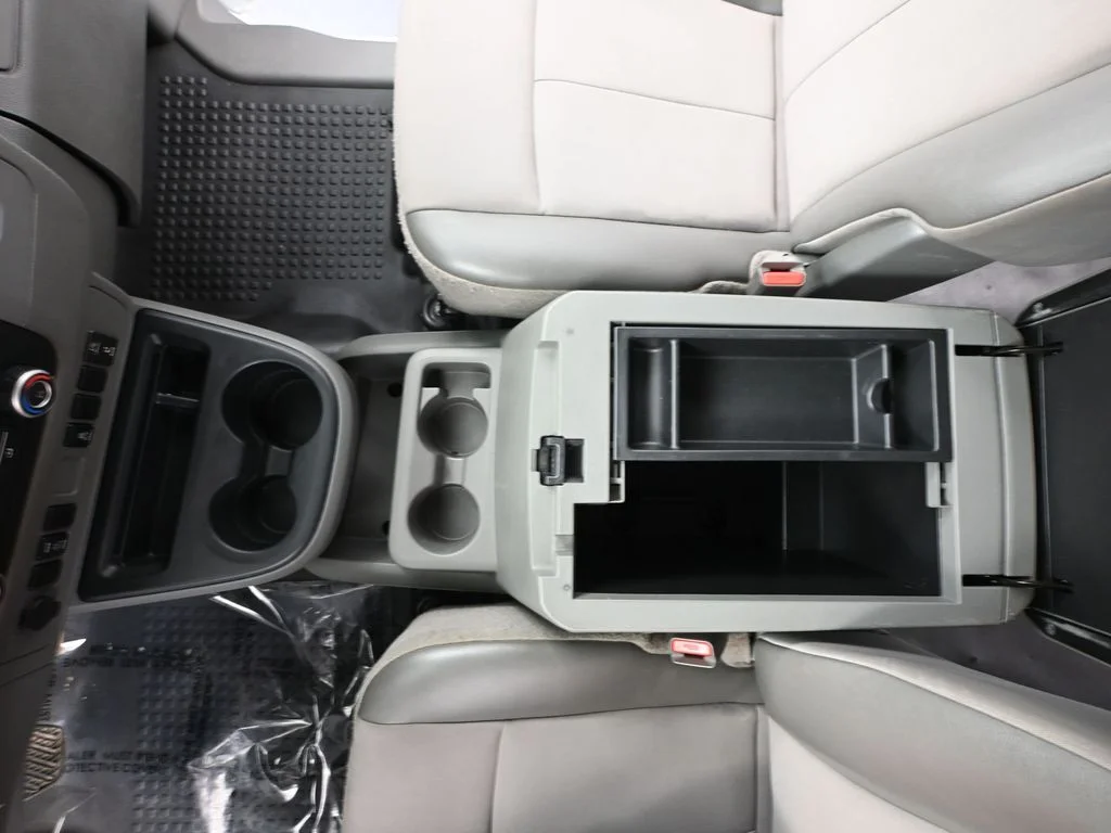 Used 2019 White Nissan SV image 31